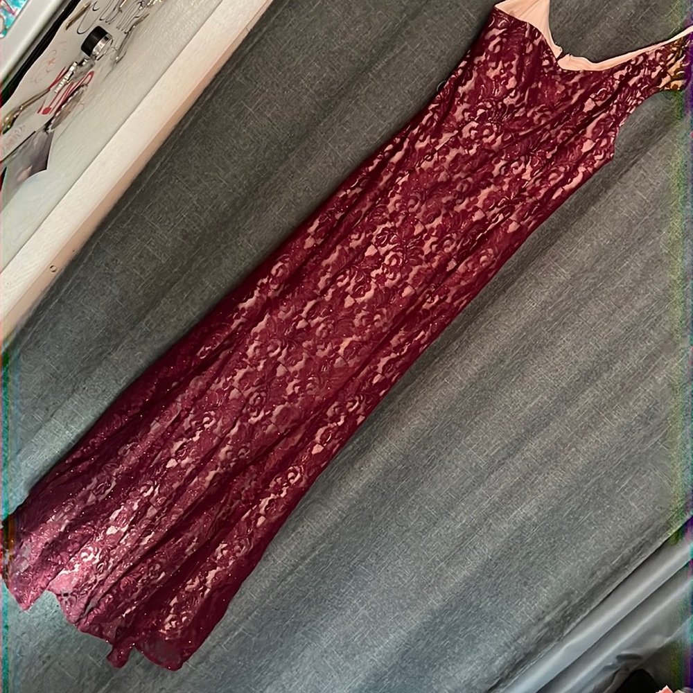 Burgundy formal dress 10P